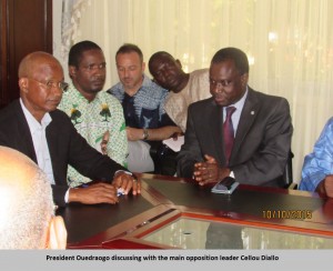 Ouedraogo discussing with the main opposition leader Cellou Diallo