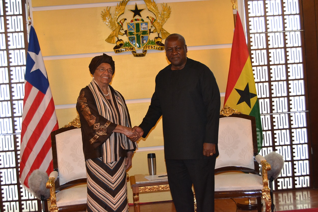 Presidents Sirleaf and Mahama at Flagstaff House Ghana (1)