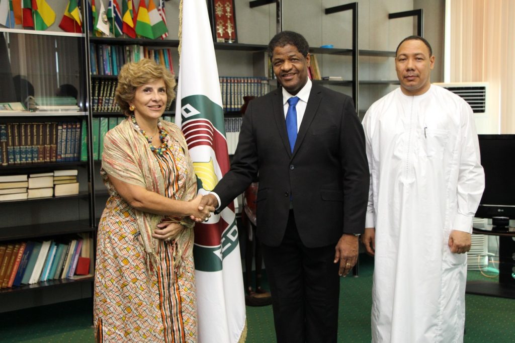 mme-claudia-t-quintero-de-la-colombie-marcel-de-souza-et-le-vice-president-de-la-commission-edward-singhatey