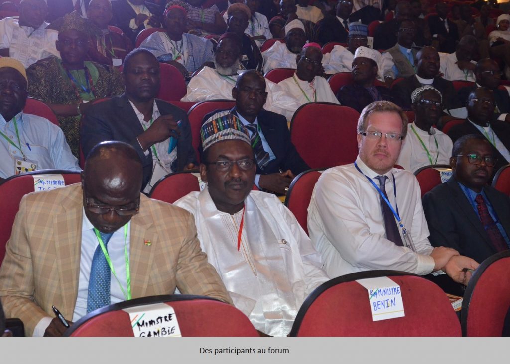 des-participants-au-forum