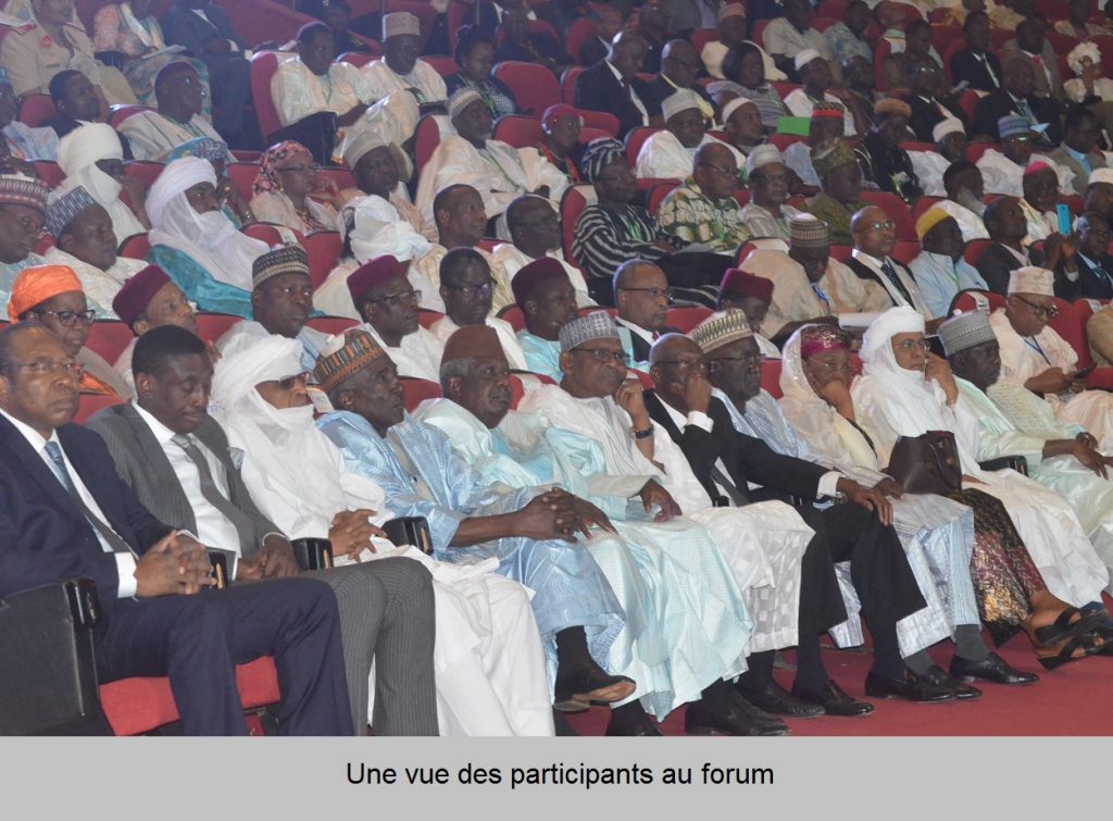 une-vue-des-participants-au-forum