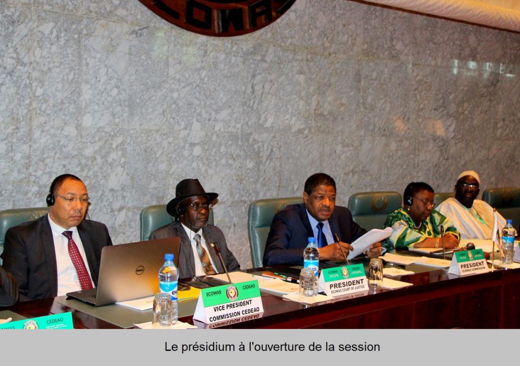 le-presidium-a-louverture-de-la-session